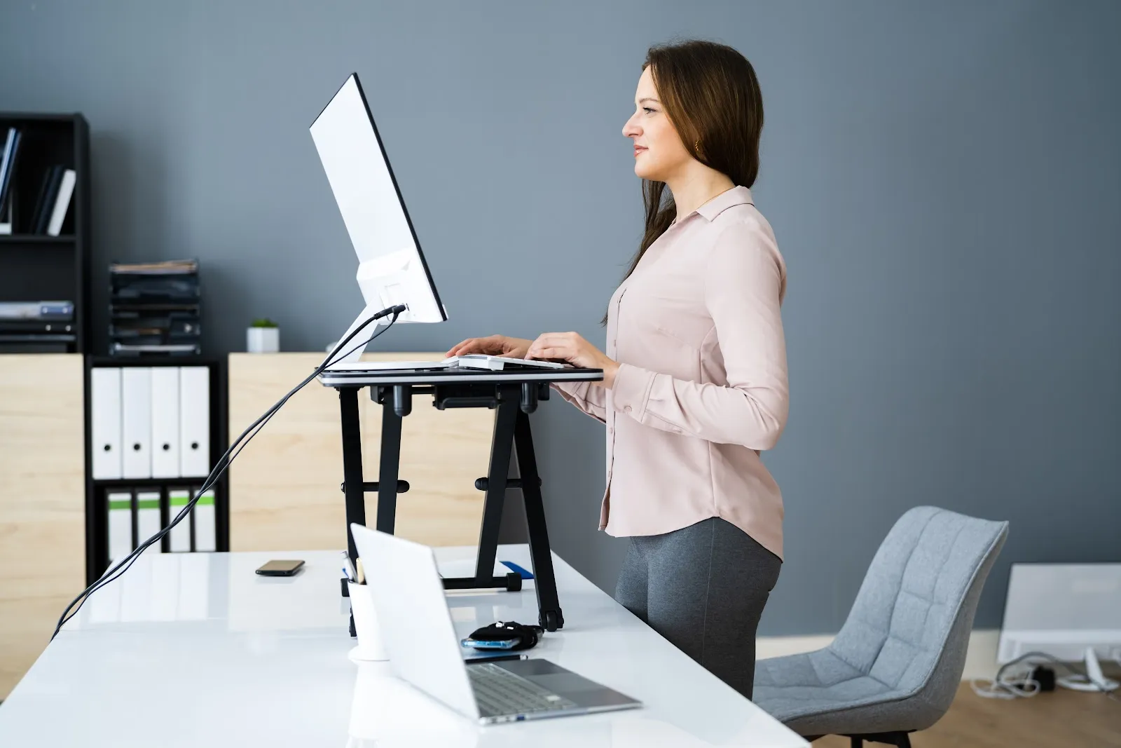 Ergonomic Strategies for Desk Workers to Avoid Golfer’s Elbow