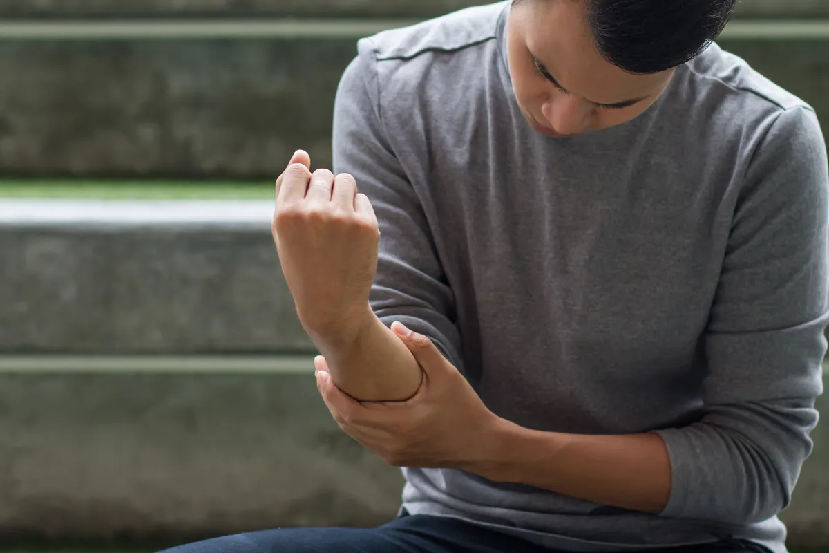 5 Signs Your Elbow Pain Is Actually Something Far Worse